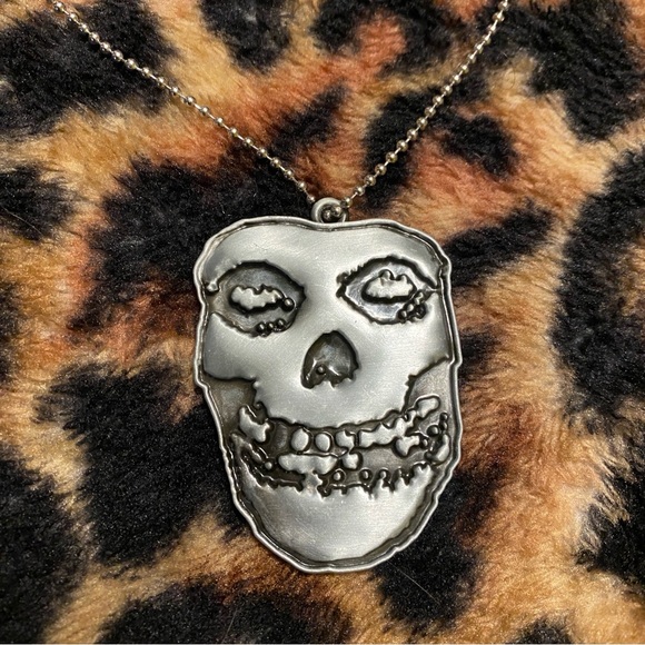 Misfits π 2009 Crimson Ghost Skull Pendant Necklace - Picture 2 of 4